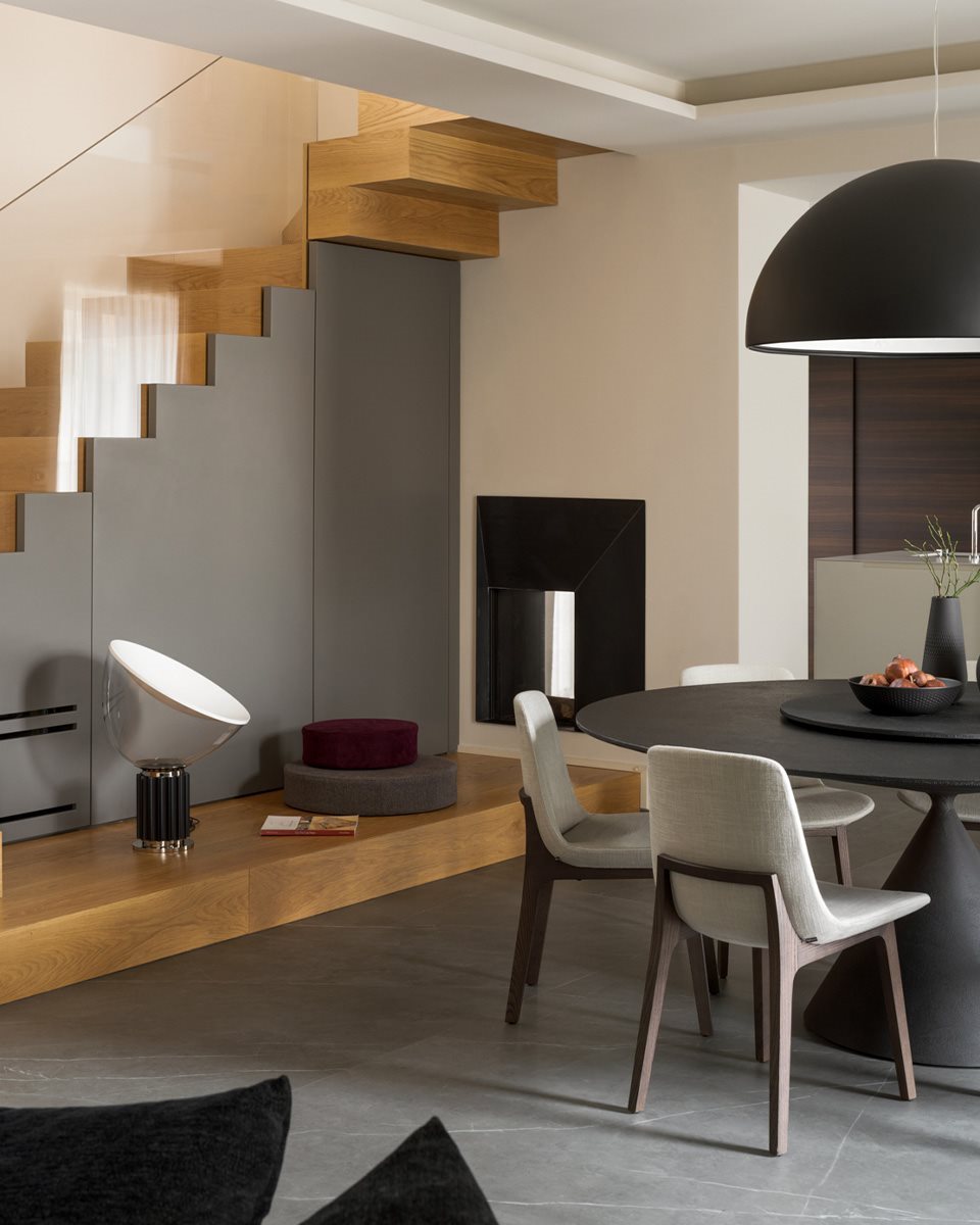 705e4dba-9372-4d30-adad-f932d3646d52(0)